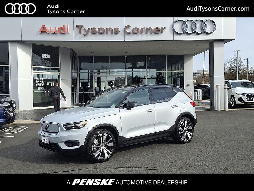 Thumbnail: 2021 Volvo XC40 - 1