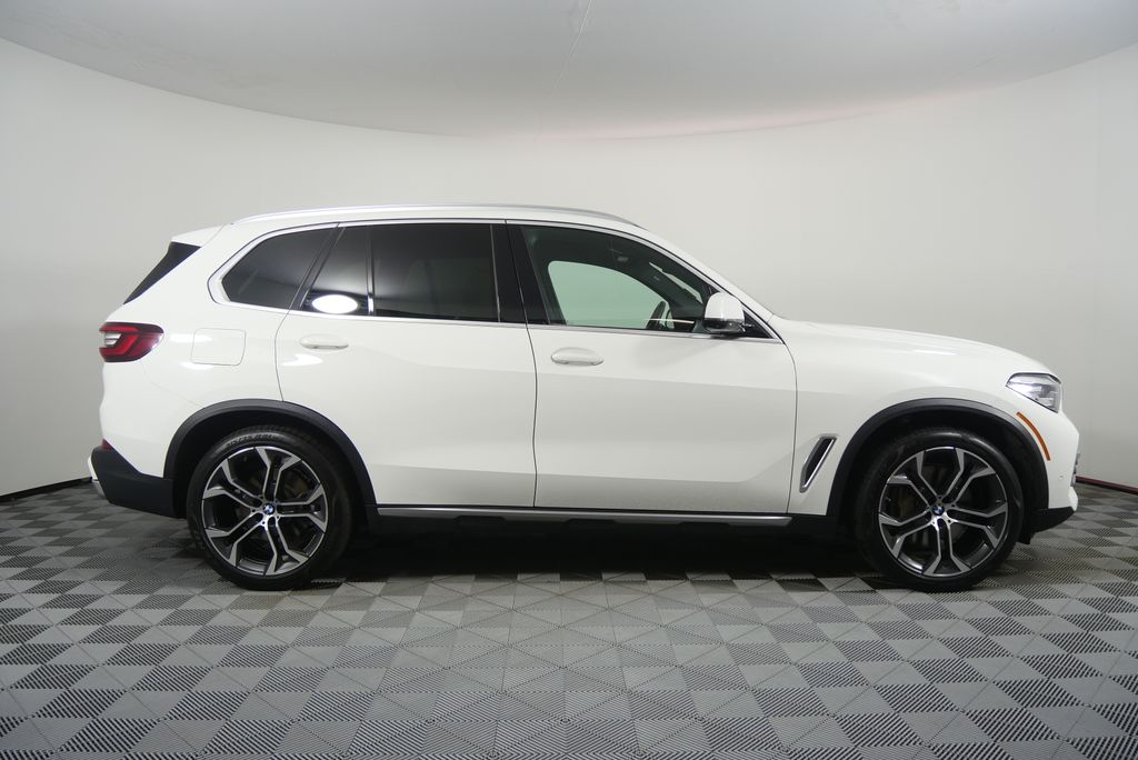 Thumbnail: 2021 BMW X5 - 2