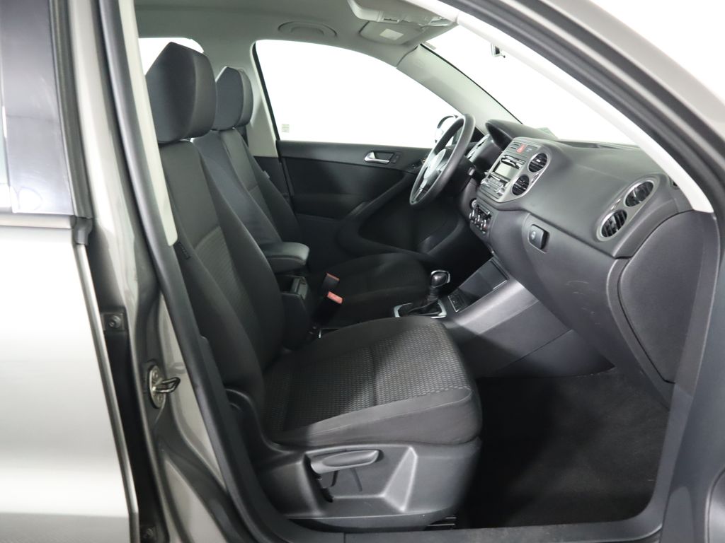 2011 Volkswagen Tiguan S 19