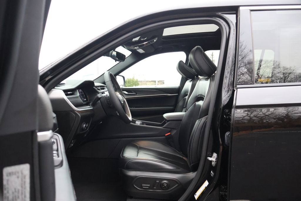 Thumbnail: 2024 Jeep Grand Cherokee L - 29