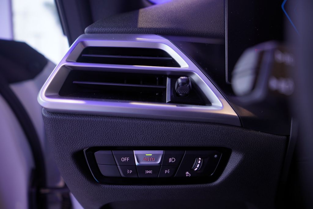 Thumbnail: 2025 BMW M2 - 20