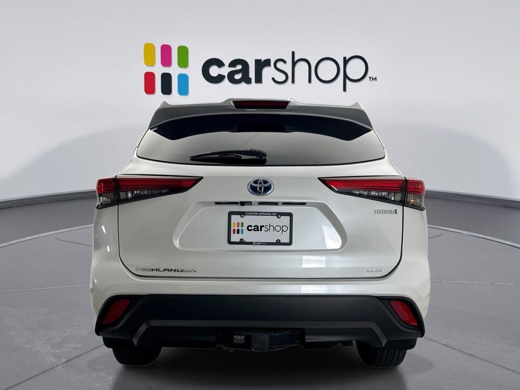 Thumbnail: 2022 Toyota Highlander - 4