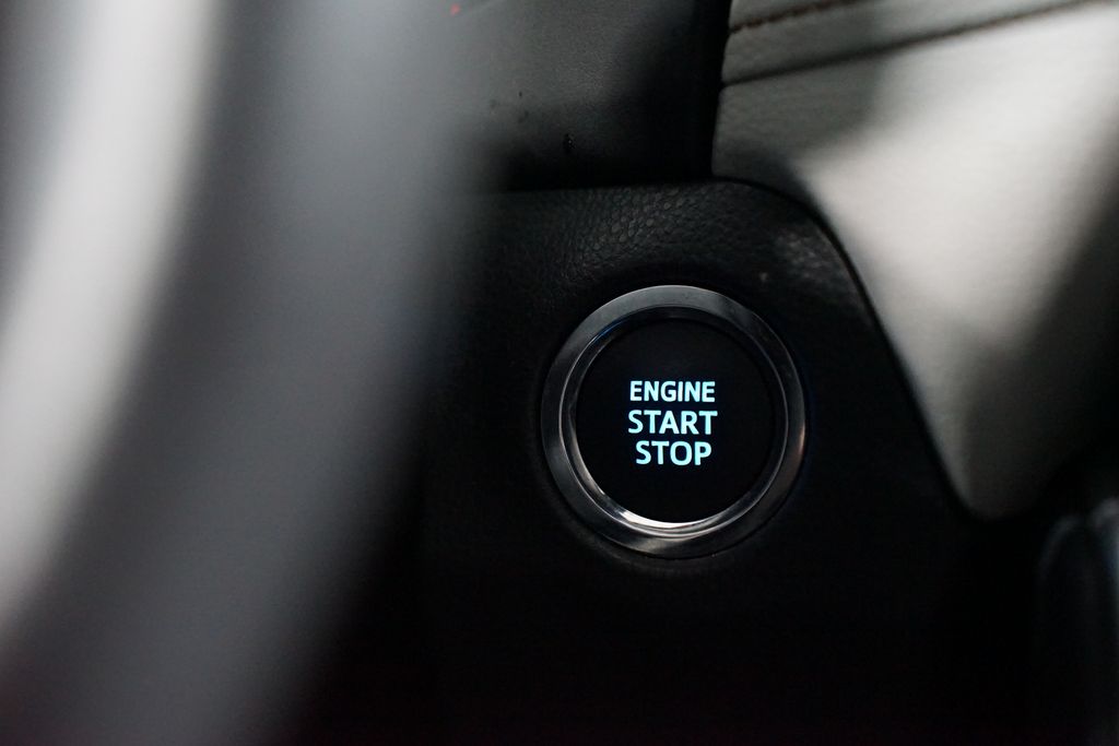 Thumbnail: 2021 Toyota RAV4 - 22