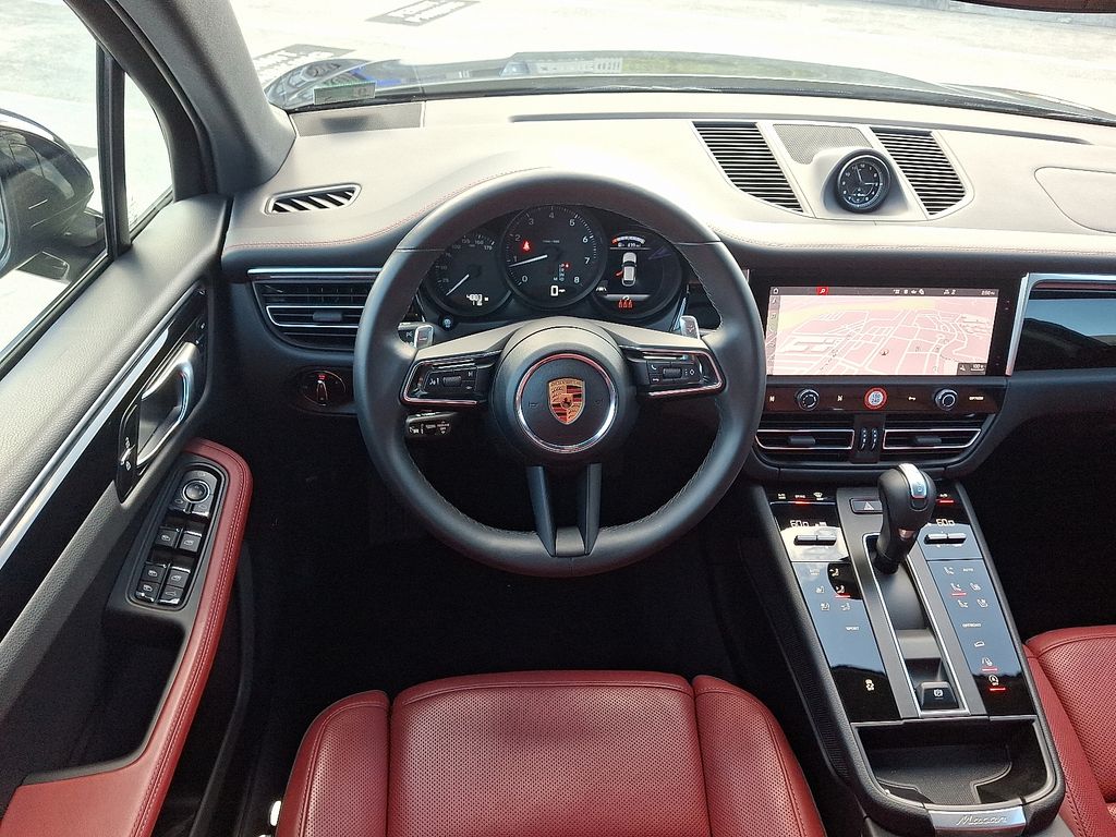 Thumbnail: 2025 Porsche Macan - 15