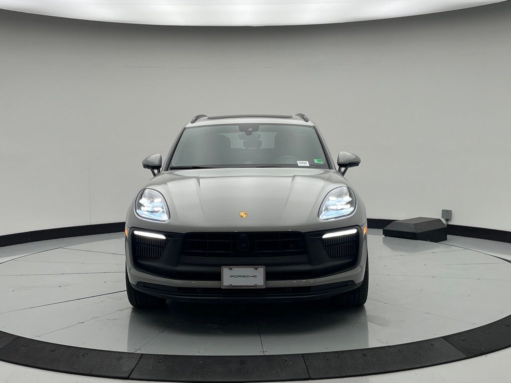 Thumbnail: 2023 Porsche Macan - 6