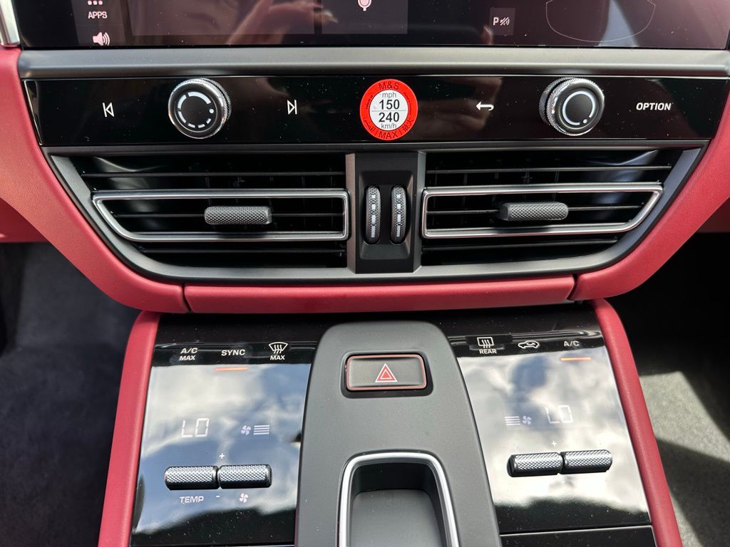 Thumbnail: 2026 Porsche Macan - 25