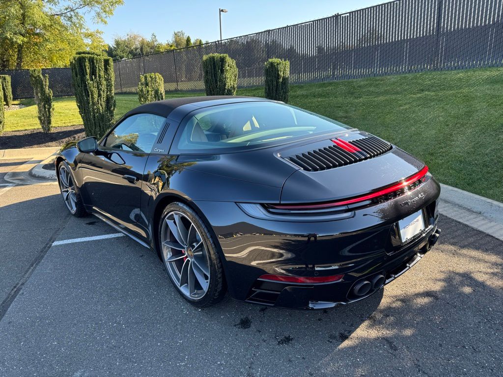 2024 Porsche 911 Targa 4S 3