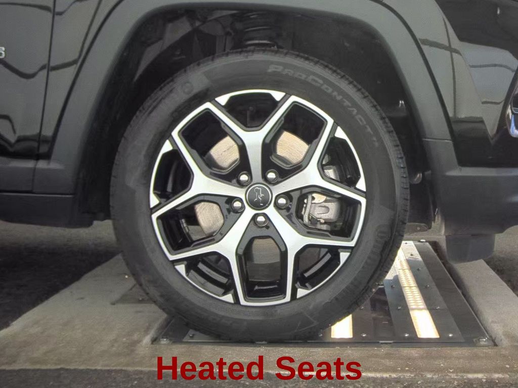 2025 Diamond Black Crystal Pearlcoat Jeep Compass Limited 4X4 SUV