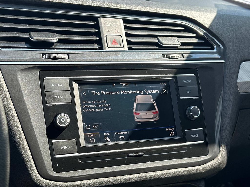 Thumbnail: 2022 Volkswagen Tiguan - 9