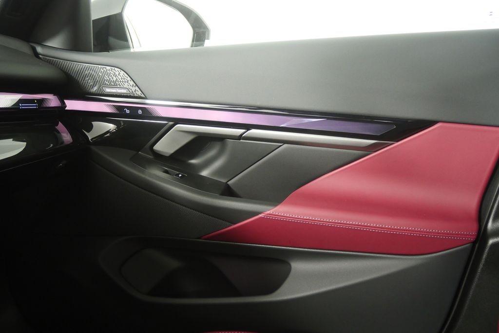 Thumbnail: 2025 BMW 5 Series - 27