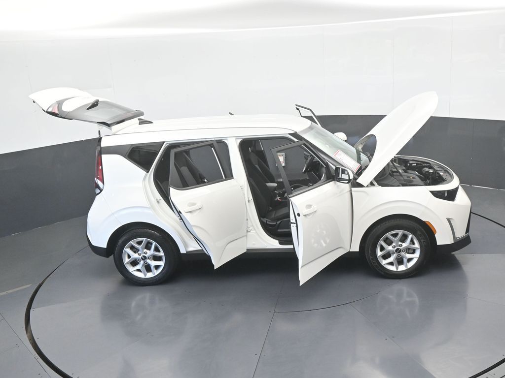 Used 2024 Snow White Pearl Kia LX image 65