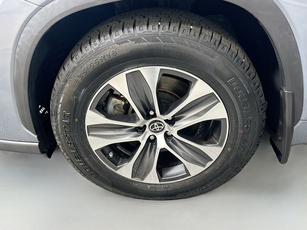 Thumbnail: 2023 Toyota Highlander - 32