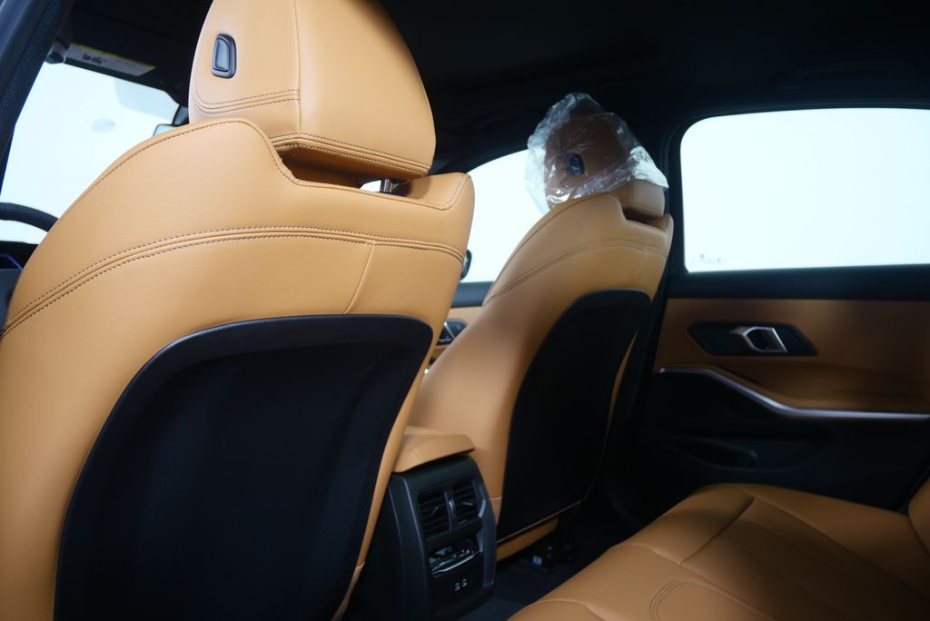 Thumbnail: 2026 BMW 3 Series - 16