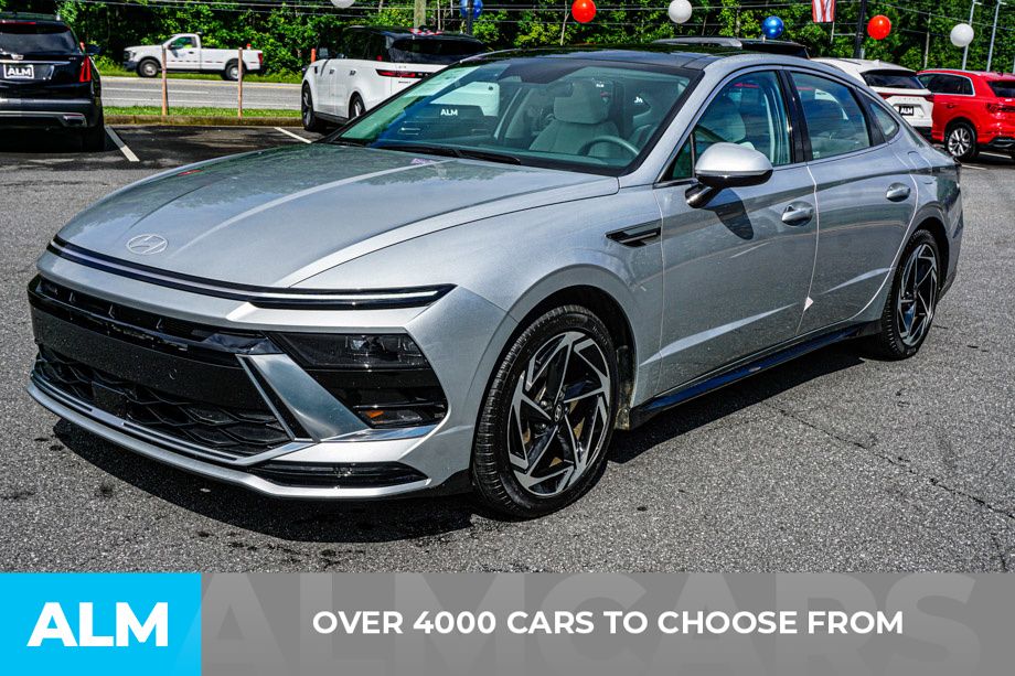 Used 2024 Silver Hyundai SEL image 3