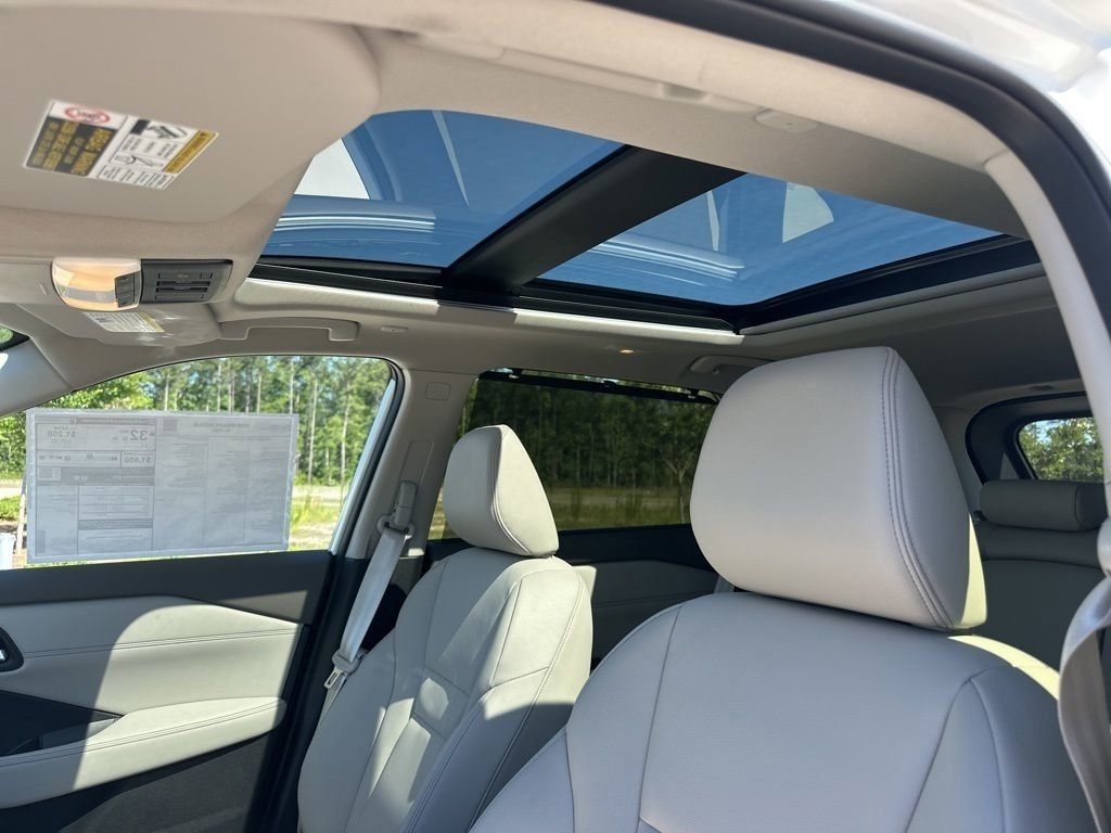 2025 Everest White Pearl Nissan Rogue SL FWD SUV