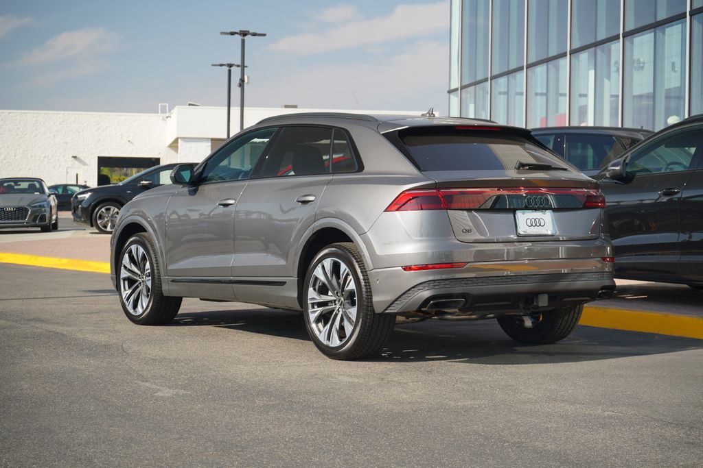 2025 Audi Q8  3