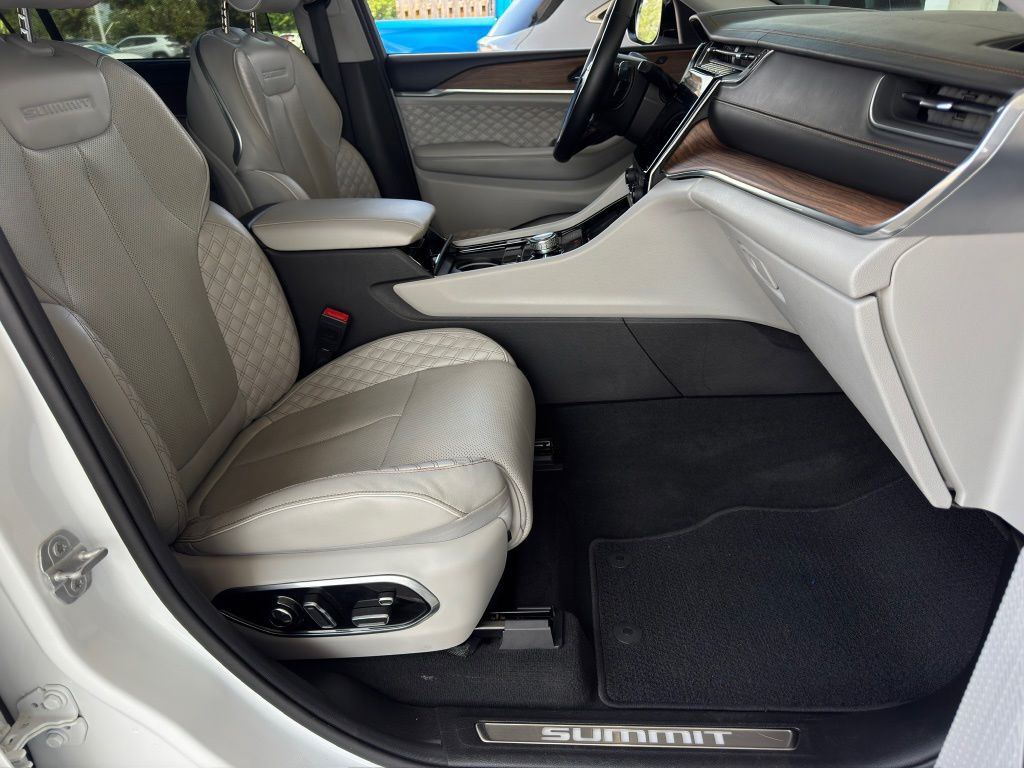 2023 Jeep Grand Cherokee L Summit White at Gullo Toyota