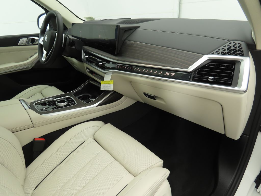 Thumbnail: 2026 BMW X7 - 18