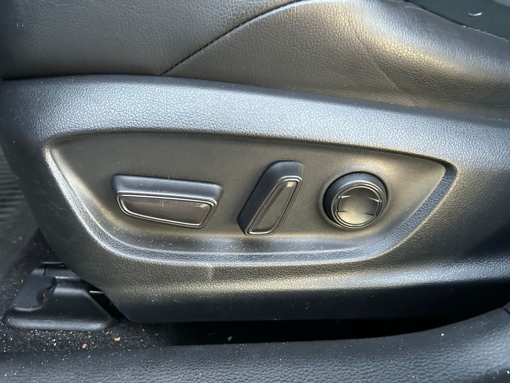 Thumbnail: 2021 Toyota Corolla - 16