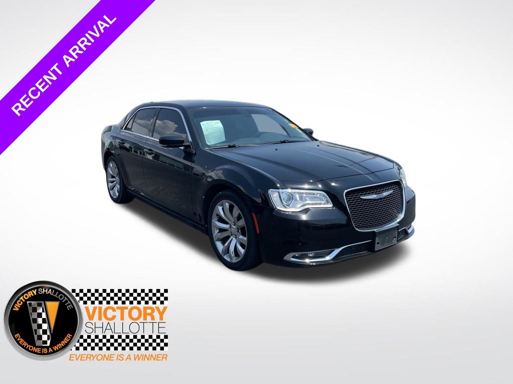 Gloss Black 2019 Chrysler 300 Touring RWD Sedan Rear-Wheel Drive 8-Speed Automatic