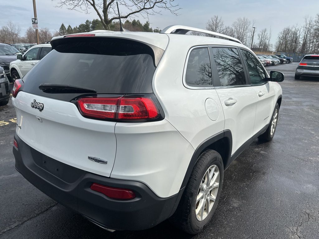 Used 2018 White Jeep Latitude Plus image 8