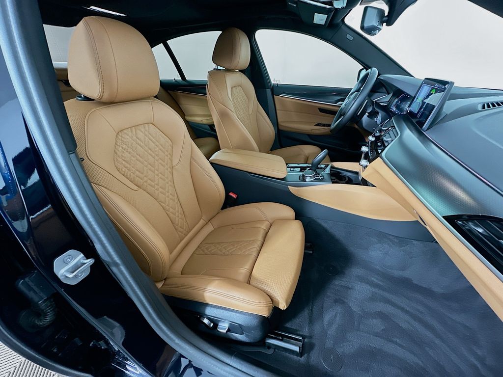 Thumbnail: 2023 BMW 5 Series - 29