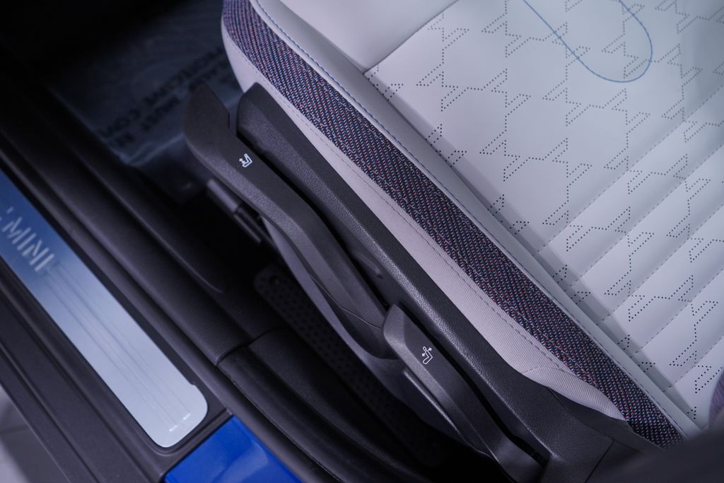 Thumbnail: 2025 MINI Cooper - 14