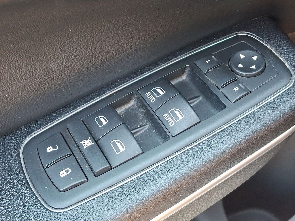 Thumbnail: 2012 Chrysler 300 - 26