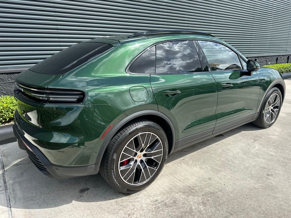 Thumbnail: 2025 Porsche Macan - 9