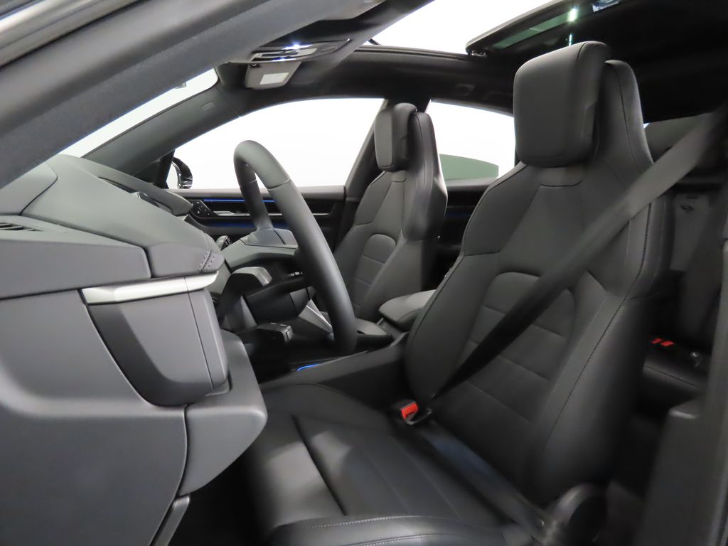 Thumbnail: 2025 Porsche Macan - 5