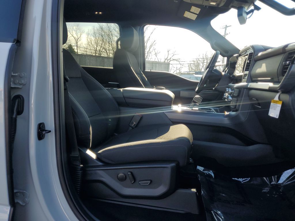 New 2026 White Ford XLT image 16