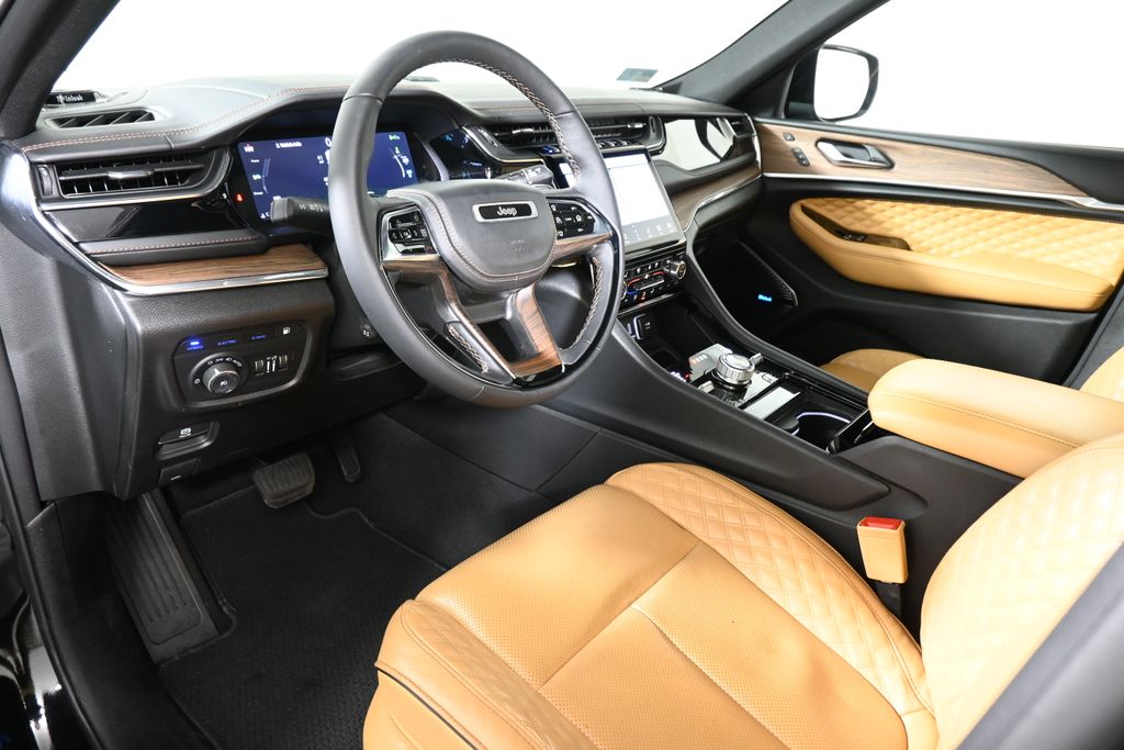 Thumbnail: 2023 Jeep Grand Cherokee - 13