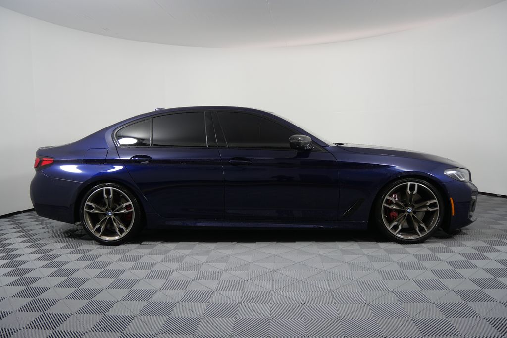 2022 BMW 5 Series M550i xDrive 2