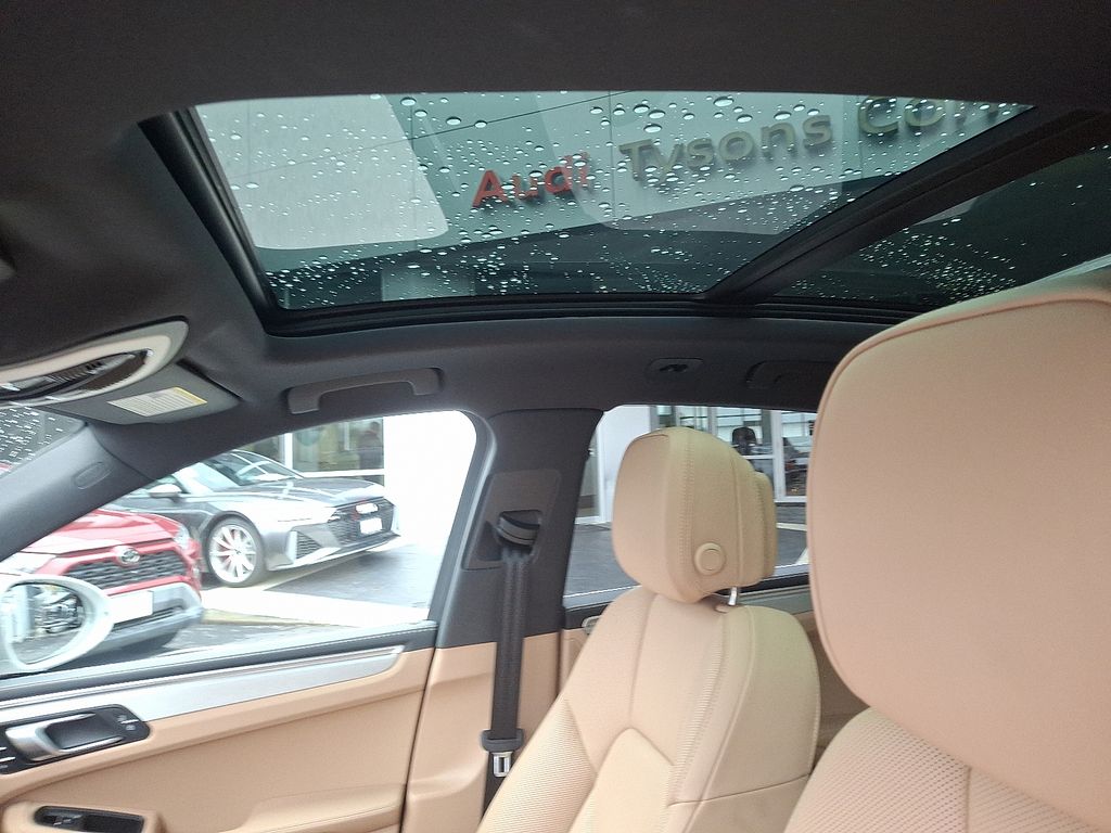 Thumbnail: 2022 Porsche Macan - 14