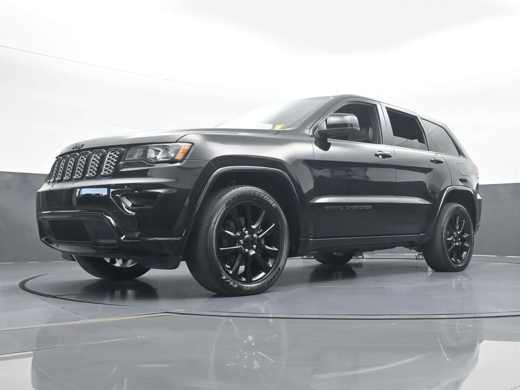 Used 2020 Diamond Black Crystal Pearlcoat Jeep Altitude image 56