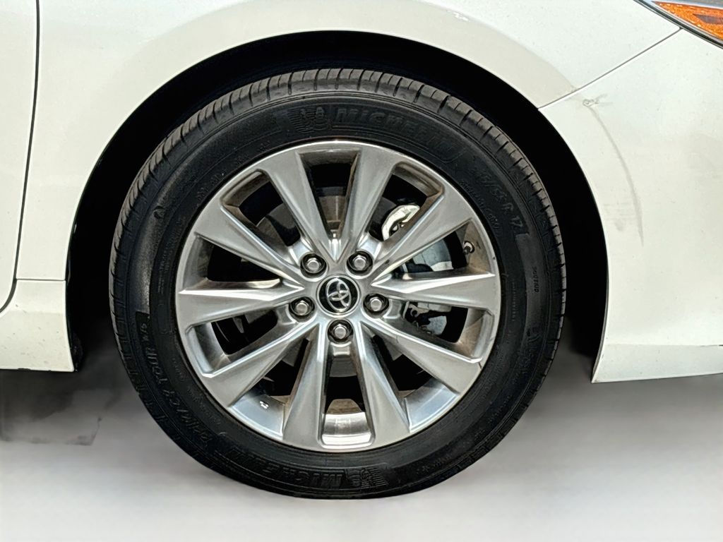 Thumbnail: 2016 Toyota Camry - 32
