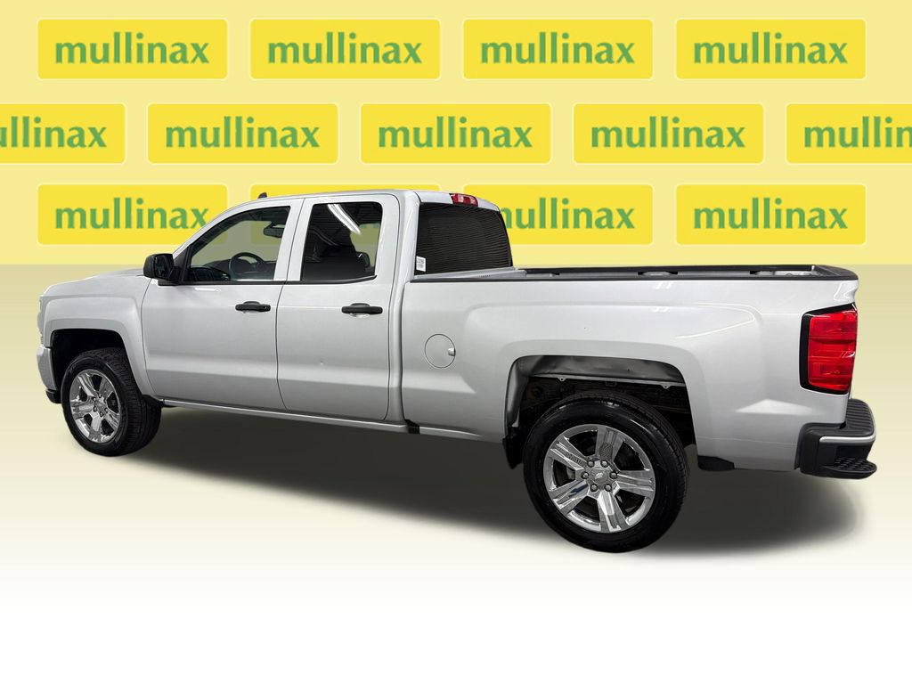 Used 2018 Silver Chevrolet Custom image 9