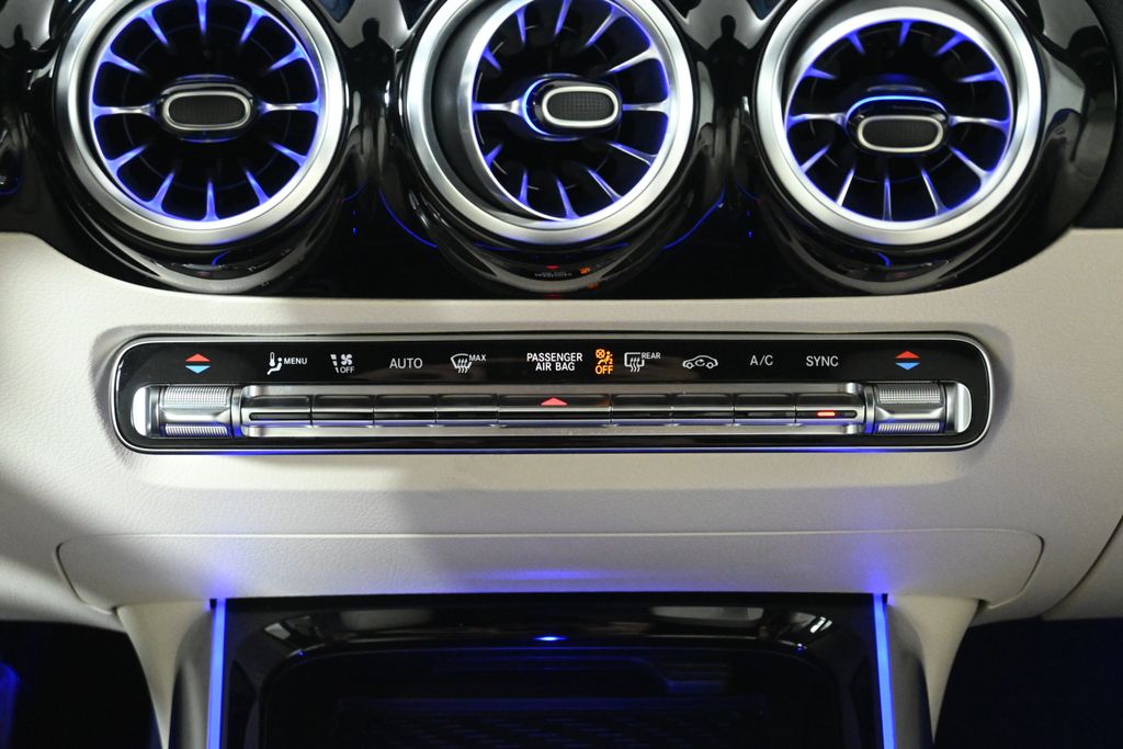 Thumbnail: 2025 Mercedes-Benz GLA - 24