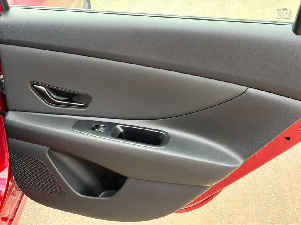 Used 2025 Red Hyundai SEL Sport image 13