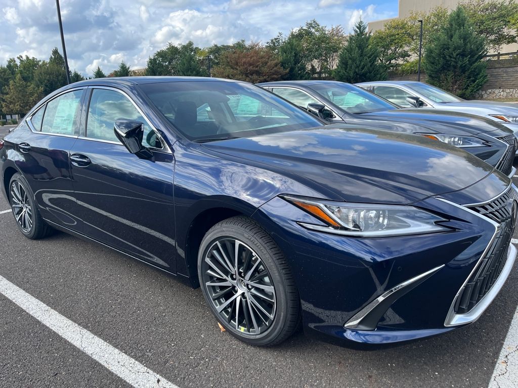 2025 Lexus ES 300h photo 4
