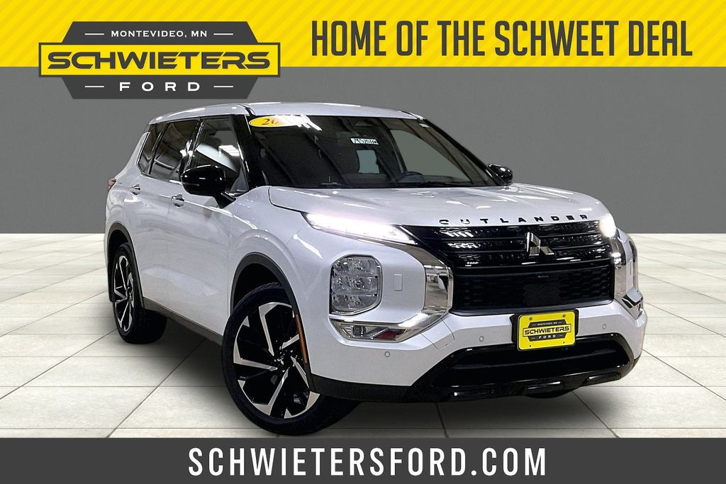 White 2023 Mitsubishi Outlander SUV / Crossover All-Wheel Drive Continuously Variable Transmission