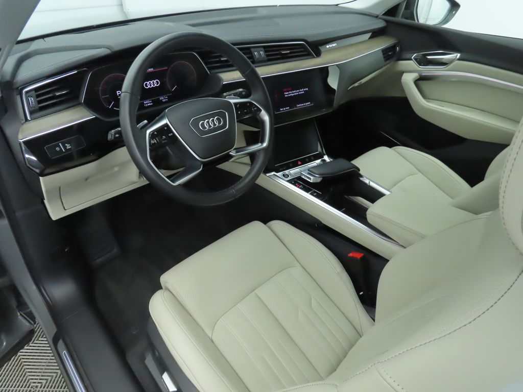 Thumbnail: 2024 Audi Q8 e-tron - 9