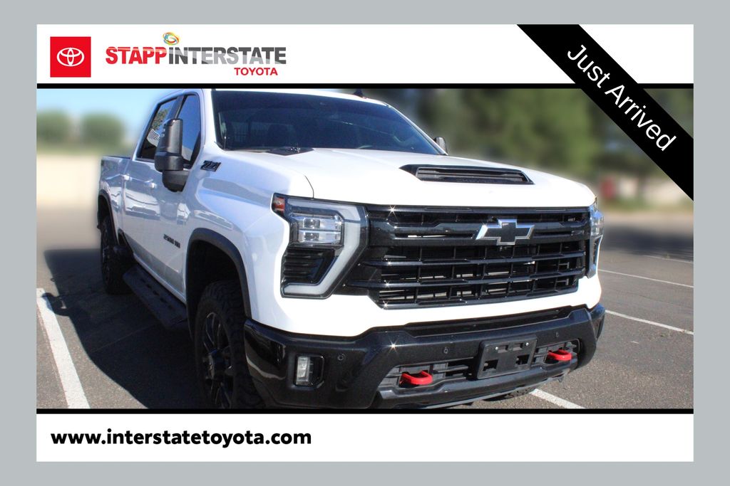 Summit White 2025 Chevrolet Silverado 2500HD Pickup Truck Four-Wheel Drive Automatic