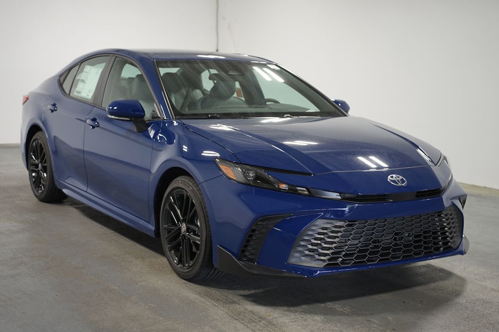 2025 Toyota Camry SE 3