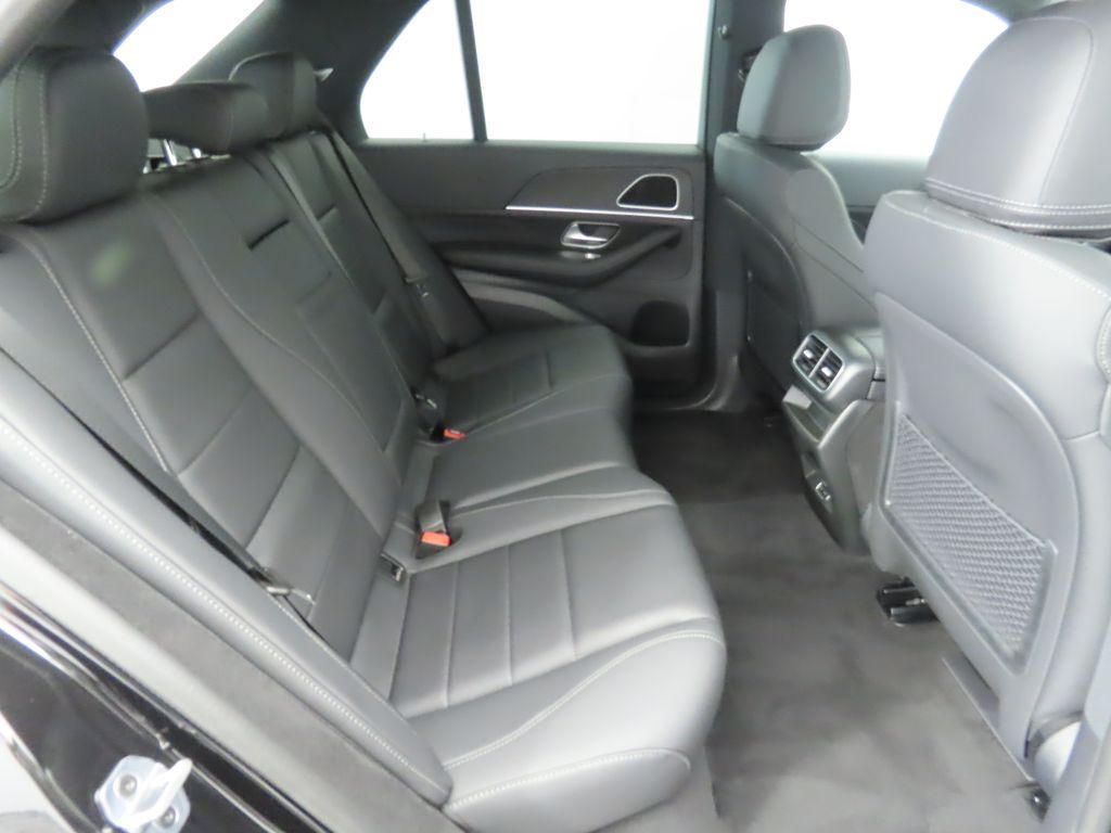 Thumbnail: 2026 Mercedes-Benz GLE - 22