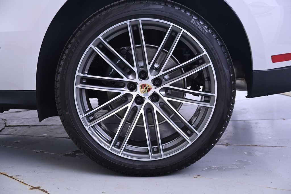 Thumbnail: 2026 Porsche Macan - 12