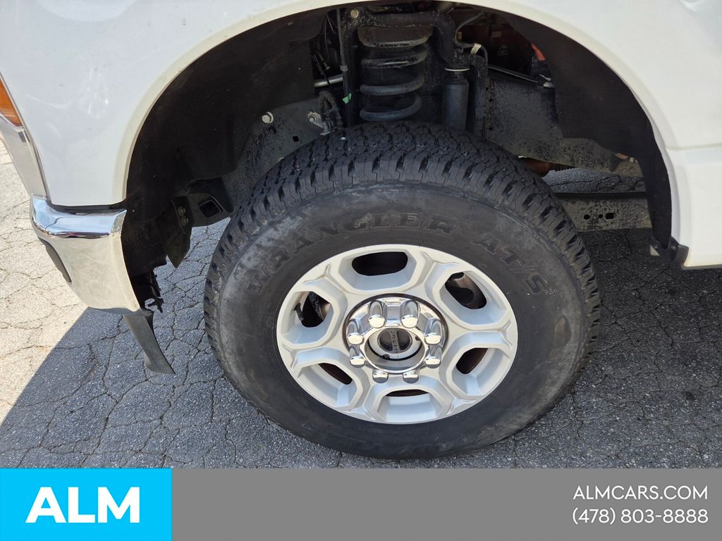 Used 2025 White Ford XLT image 4