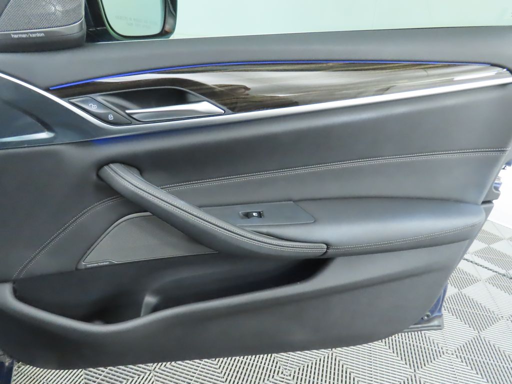 Thumbnail: 2023 BMW 5 Series - 26