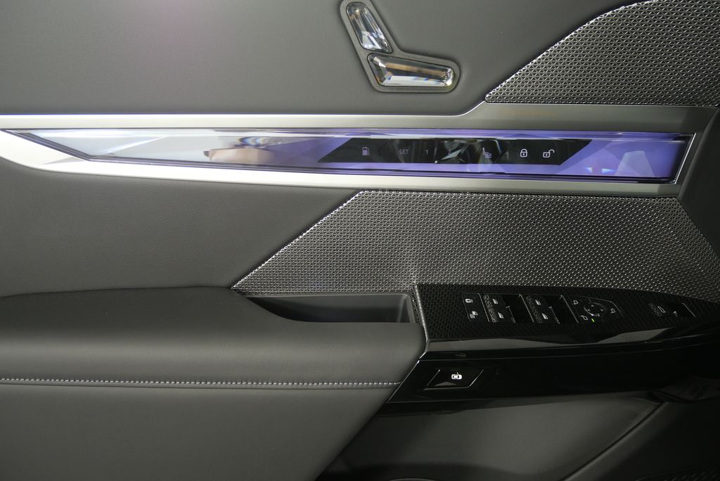 2025 BMW 7 Series 750e xDrive 8