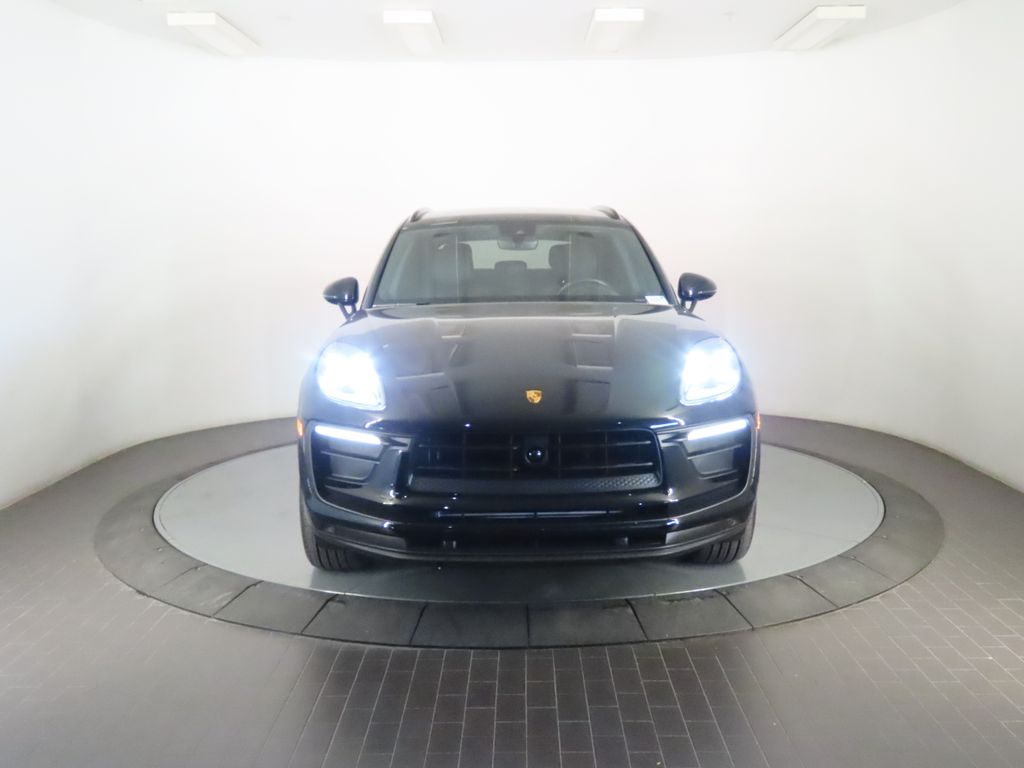 Thumbnail: 2026 Porsche Macan - 10